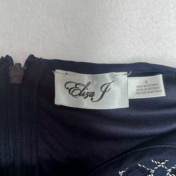Eliza J Lace Dress with White Embroidered Overlay Bell Sleeves Midi Navy Size 6 - Picture 2 of 7